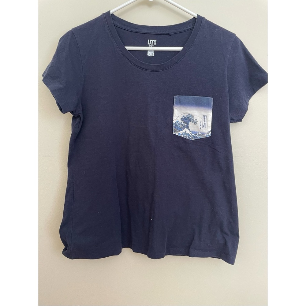 Uniqlo Hokusai Blue UT great wave tee t-shirt Japan short sleeve Women’s
Large